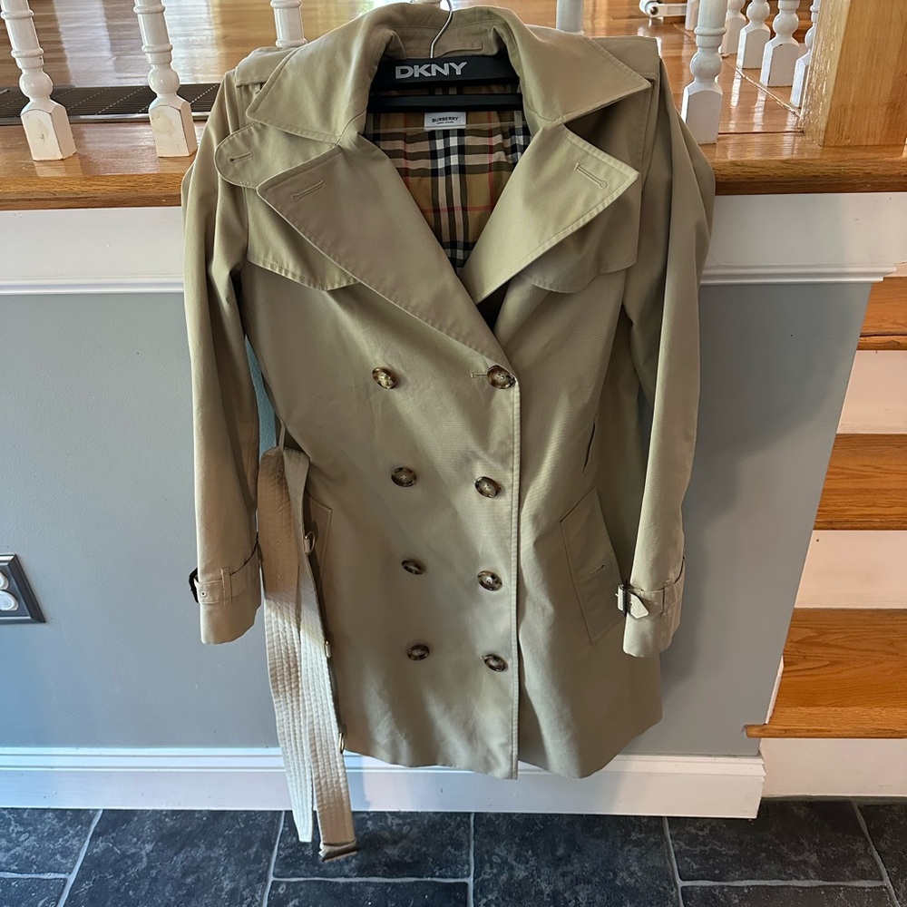 Short Chelsea heritage trench.